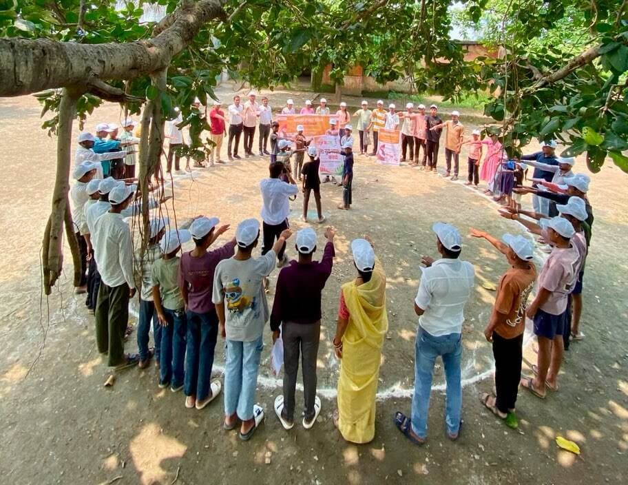 नशामुक्त युवा—विकसित भारत का संकल्प
ग्राम पंचायत खम्हरिया में युवाओं एवं ग्रामीणों ने ‘नशामुक्त युवा-फॉर विकसित भारत’ अभियान के तहत नशामुक्ति संकल्प चक्र एवं हस्ताक्षर अभियान में सहभागिता की।
युवाओं ने नशे से दूर रहने और स्वस्थ, जागरूक एवं नशामुक्त समाज के निर्माण में सक्रिय भूमिका निभाने का संकल्प लिया।
#नशामुक्त_युवा #विकसित_भारत #NashaMuktYuva #SevaSankalpAbhiyan #JanBhagidari