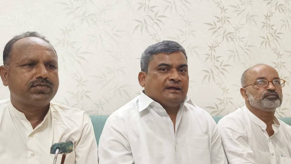 प्रेस कॉन्फ्रेंस,,,,,
शेखपुरा विधायक रणधीर कुमार सोनी ने प्रेस कॉन्फ्रेंस कर जानकारी दी।
देखिए पूरी खबर।