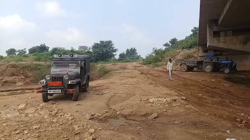 चित्रकूट- नगर परिषद द्वारा मोहकमगढ़ के चिल्ला घाट में की गई गणेश विसर्जन की व्यवस्था की गई, नगर परिषद द्वारा अस्थाई घाट और सड़क का किया जा रहा निर्माण, अतिक्रमण एवं स्वच्छता प्रभारी प्रभात सिंह गहरवार की देखरेख में चल रहा कार्य, चित्रकूट नगर वासियों से मोहकमगढ़ के चिल्ला घाट में ही गणपति विसर्जन की अपील।