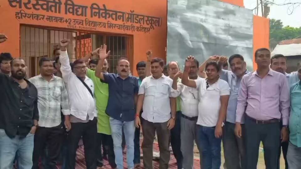 कर्मचारी संघ का फूटा गुस्सा, प्रधान लिपिक पर कार्रवाई से नाराज कर्मचारी, CO पर भी एक्शन की मांग