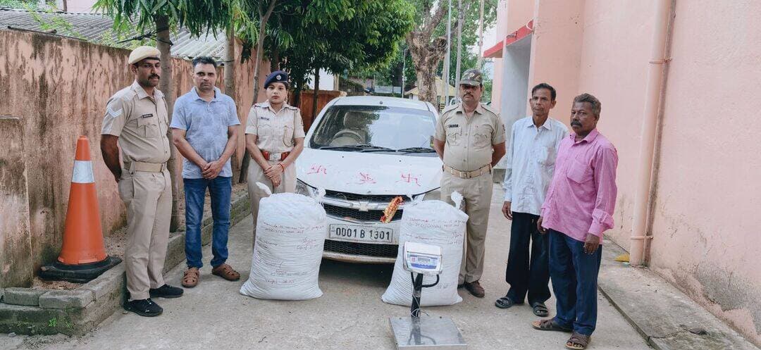 ମନମୁଣ୍ଡା ପୋଲିସ ପକ୍ଷରୁ ଗଂଜେଇ କାର ଜବତ ମାଫିଆ ଚମ୍ପଟ
