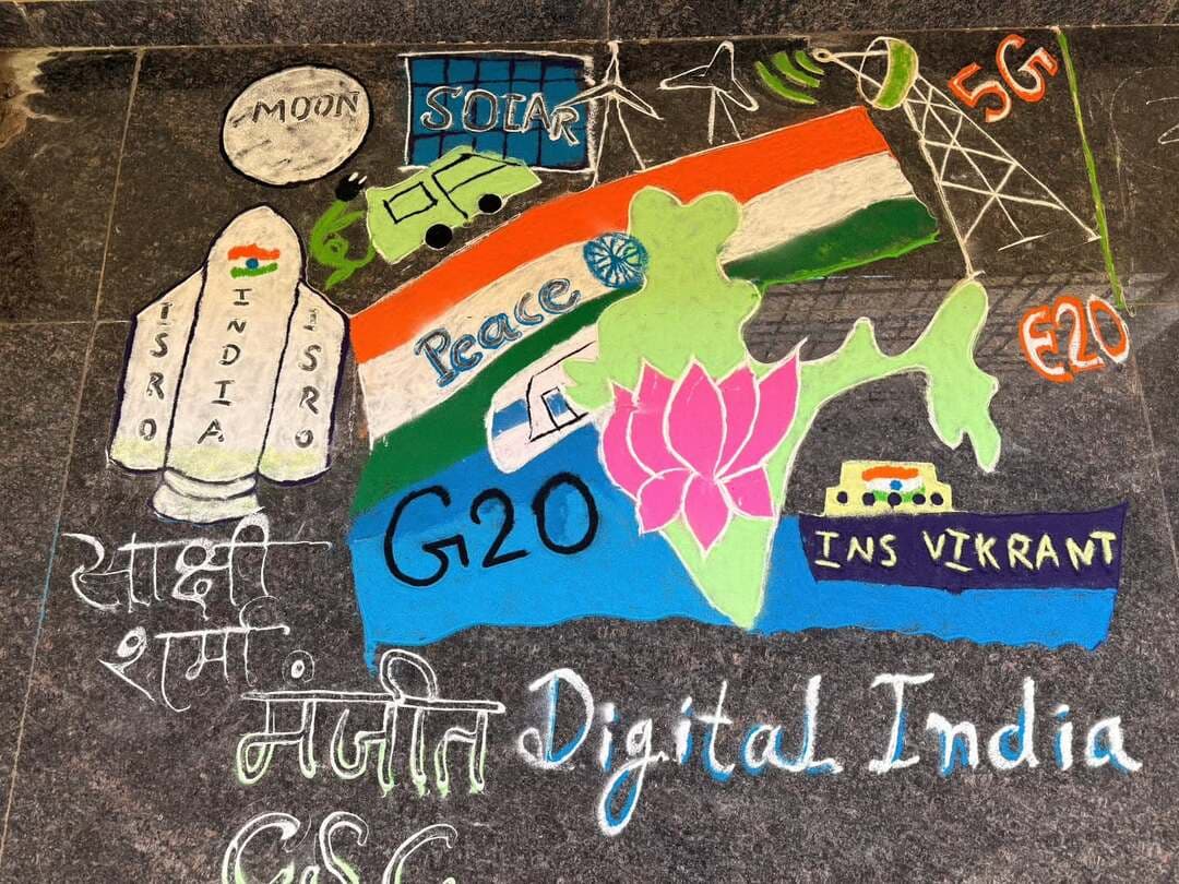 शासकीय क्रांति कुमार भारतीय स्नातकोत्तर अग्रणी महाविद्यालय सक्ती में 19 सितंबर 2026 को ‘सेवा संकल्प अभियान’ के तहत रंगोली कार्यक्रम आयोजित किया गया।
विद्यार्थियों ने राष्ट्र भावना, विकसित भारत 2047 एवं शासकीय योजनाओं को रंगोली के माध्यम से प्रदर्शित किया। प्राचार्य डॉ. डी.पी. पाटले एवं अतिथियों ने विद्यार्थियों का उत्साहवर्धन किया।
#मेरेसपनोंकाभारत #MereSapnoKaBharat
#सेवा_संकल्प_अभियान #सेवा_की_कहानी #SevaSankalpAbhiyan SevaSankalp JanSeva JanBhagidari ViksitChhattisgarh SevaSeVikas