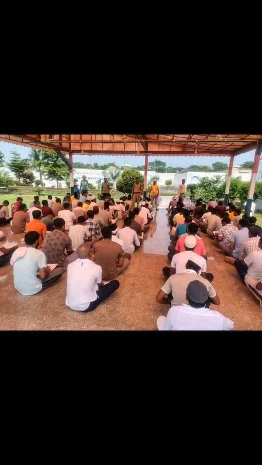 🙏 ULLAS परीक्षा के सफलतापूर्वक सम्पन्न होने पर हार्दिक धन्यवाद एवं आभार 🙏
आज दिनांक 20.09.2026 को आयोजित ULLAS परीक्षा जिले में सफलतापूर्वक सम्पन्न हुई।
जिले के 5 ब्लॉकों में कुल 214 परीक्षा केंद्रों पर 2,858 परीक्षार्थियों ने परीक्षा में भाग लिया, जिसमें 1,159 पुरुष एवं 1,699 महिला परीक्षार्थी शामिल रहे।
📊 ब्लॉकवार उपस्थिति:
🔹 Nuh: 899 — 67 परीक्षा केंद्र
🔹 Taoru: 808 — 70 परीक्षा केंद्र
🔹 Nagina: 311 — 33 परीक्षा केंद्र
🔹 F.P. Jhirka: 254 — 25 परीक्षा केंद्र
🔹 Punhana: 586 — 19 परीक्षा केंद्र
कुल: 2,858 परीक्षार्थी | 214 परीक्षा केंद्र
इस महत्वपूर्ण परीक्षा के सफल एवं सुचारू संचालन में सहयोग देने वाले सभी Block Coordinators, School Coordinators एवं Exam Centre Heads का हार्दिक धन्यवाद एवं आभार।
विशेष रूप से हमारे जिला शिक्षा अधिकारी, नूंह जी का हार्दिक धन्यवाद, जिनके कुशल मार्गदर्शन, नेतृत्व एवं निरंतर सहयोग से ULLAS परीक्षा का सफल आयोजन संभव हो सका।
आप सभी के समर्पण, मेहनत और टीम भावना ने इस आयोजन को सफल बनाया।
सभी साथियों को बहुत-बहुत बधाई एवं धन्यवाद। 🌷🙏
सादर
जिला शिक्षा कार्यालय, नूंह