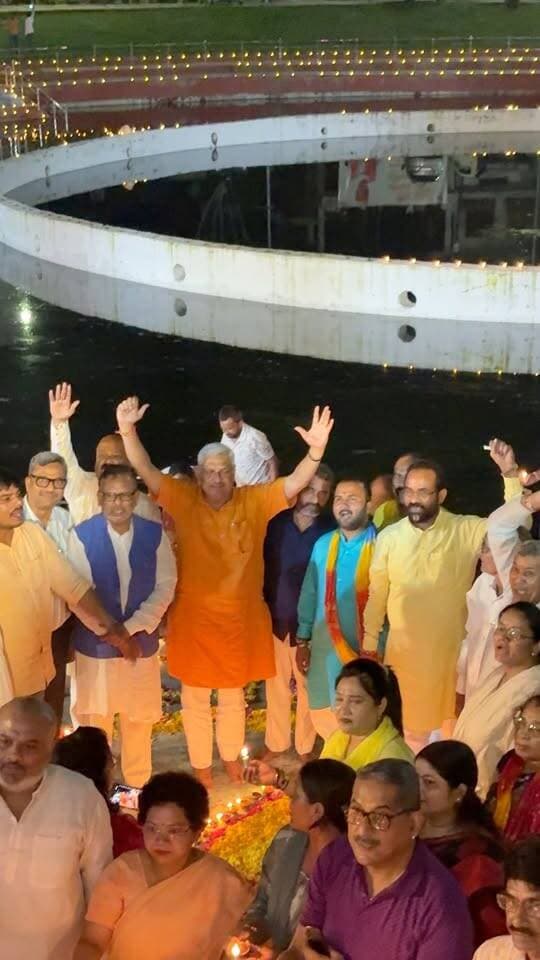 बाराबंकी में बीजेपी कार्यकर्ताओं ने लगाए भारत माता की जय के जोरदार नारे, वीडियो वायरल!
#viralpost #viralvideo #barabankiupdates #barabanki #bjp