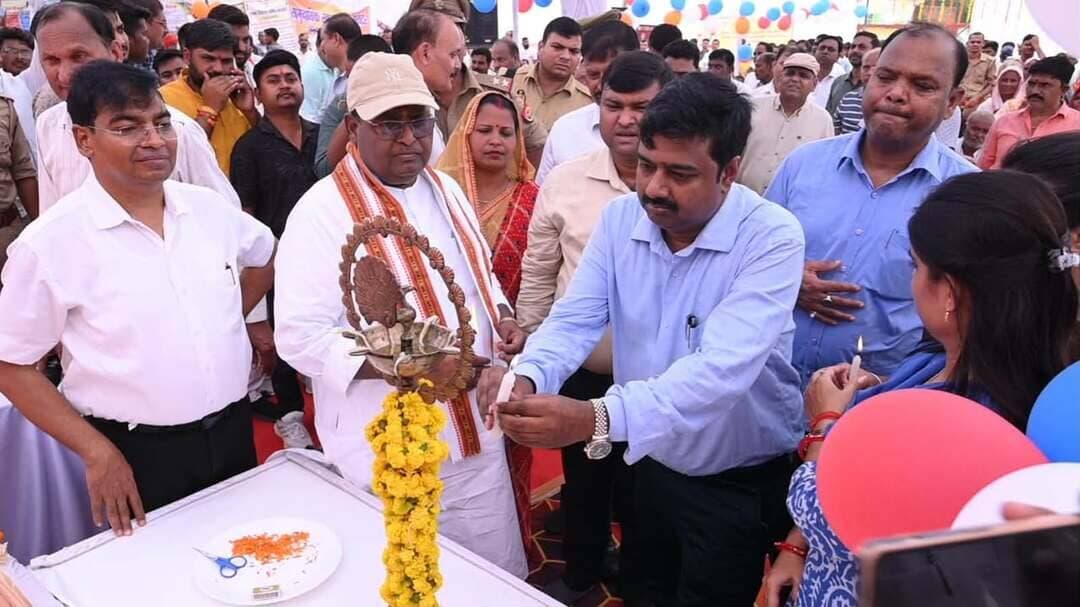 बाराबंकी: घुंघटेर में मक्का विकास और RATDS योजना पर किसान मेला, विधायक साकेंद्र वर्मा ने किया शुभारंभ
निंदूरा के घुंघटेर में मक्का विकास पर किसान मेला, विधायक साकेंद्र वर्मा ने की अध्यक्षता, किसानों को मिली आधुनिक खेती और अनुदान की जानकारी। #Barabanki #KisanMela #Kursi