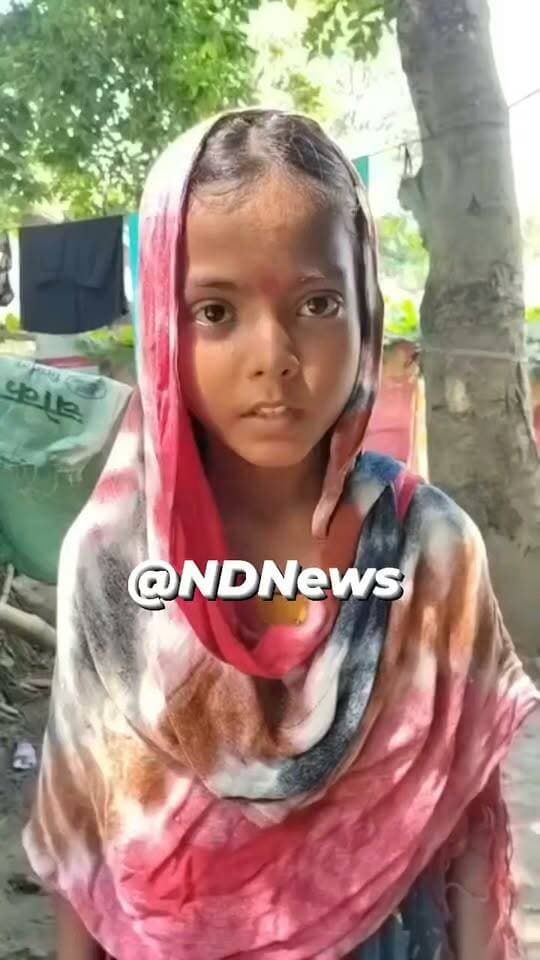 सरकारी स्कूलों पर मासूम बच्ची की बड़ी बात, सोशल मीडिया पर छिड़ी नई बहस
'सरकारी नौकरी वही पाए, जिसने सरकारी विद्यालय में पढ़ाई की'—बच्ची की सोच ने खींचा लोगों का ध्यान
अधिकारियों, नेताओं और सरकारी कर्मचारियों के बच्चों की सरकारी स्कूलों में पढ़ाई अनिवार्य करने की मांग पर शुरू हुई नई चर्चा
सोशल मीडिया पर वायरल हो रहे एक वीडियो में एक मासूम बच्ची द्वारा सरकारी शिक्षा व्यवस्था को लेकर व्यक्त किए गए विचारों ने व्यापक बहस को जन्म दे दिया है। वीडियो में बच्ची का कहना है कि सरकारी अधिकारी, मंत्री, जनप्रतिनिधि और सरकारी शिक्षकों के बच्चों की पढ़ाई सरकारी विद्यालयों में अनिवार्य होनी चाहिए। साथ ही उसने यह भी सुझाव दिया कि सरकारी नौकरी के लिए सरकारी विद्यालयों से शिक्षा प्राप्त करने वालों को प्राथमिकता मिलनी चाहिए। बच्ची के विचारों को लेकर सोशल मीडिया पर समर्थन और विरोध, दोनों तरह की प्रतिक्रियाएं सामने आ रही हैं।
वीडियो के वायरल होने के बाद शिक्षा व्यवस्था, समान अवसर और सरकारी विद्यालयों की गुणवत्ता को लेकर नई चर्चा शुरू हो गई है। कई लोगों का मानना है कि यदि नीति-निर्माता, अधिकारी और जनप्रतिनिधि अपने बच्चों को सरकारी विद्यालयों में पढ़ाएं, तो शिक्षा व्यवस्था में स्वाभाविक रूप से सुधार आएगा। वहीं कुछ लोगों का कहना है कि सरकारी नौकरी का आधार केवल योग्यता, प्रतिस्पर्धा और संवैधानिक प्रावधान होने चाहिए, न कि विद्यालय का प्रकार।
शिक्षा विशेषज्ञों का मानना है कि सरकारी विद्यालयों की गुणवत्ता बढ़ाना, आधुनिक संसाधन उपलब्ध कराना, प्रशिक्षित शिक्षकों की नियुक्ति और बेहतर शैक्षणिक वातावरण तैयार करना समय की सबसे बड़ी आवश्यकता है। देश के अनेक सरकारी विद्यालयों से पढ़े छात्र आज प्रशासनिक सेवाओं, विज्ञान, तकनीक, चिकित्सा और अन्य क्षेत्रों में उल्लेखनीय उपलब्धियां हासिल कर रहे हैं।
हालांकि, वीडियो में व्यक्त विचार एक बच्ची की व्यक्तिगत राय हैं। वर्तमान में भारत में ऐसा कोई कानून या सरकारी प्रावधान लागू नहीं है, जिसके तहत सरकारी अधिकारियों, मंत्रियों, जनप्रतिनिधियों या सरकारी शिक्षकों के बच्चों के लिए सरकारी विद्यालयों में पढ़ना अनिवार्य हो। इसी प्रकार सरकारी नौकरी के लिए केवल सरकारी विद्यालय से पढ़ाई की कोई अनिवार्यता भी नहीं है। इसलिए इस विषय को एक सामाजिक एवं नीतिगत बहस के रूप में देखा जाना चाहिए।
सोशल मीडिया पर वायरल हो रहे इस वीडियो ने शिक्षा व्यवस्था से जुड़े कई महत्वपूर्ण प्रश्न उठाए हैं। क्या सरकारी विद्यालयों को इतना सक्षम बनाया जा सकता है कि हर वर्ग का परिवार अपने बच्चों को वहां पढ़ाने में गर्व महसूस करे? क्या शिक्षा की गुणवत्ता में समानता लाकर सरकारी और निजी विद्यालयों के बीच की दूरी कम की जा सकती है? इन प्रश्नों के उत्तर सरकार, शिक्षा विभाग, शिक्षकों, अभिभावकों और समाज के सामूहिक प्रयासों से ही संभव हैं।
अंततः शिक्षा केवल रोजगार का माध्यम नहीं, बल्कि राष्ट्र निर्माण की सबसे मजबूत नींव है। किसी भी नीति पर निर्णय व्यापक विमर्श, विशेषज्ञों की राय और संवैधानिक व्यवस्था के अनुरूप ही लिया जाता है। वायरल वीडियो ने एक बहस को जन्म दिया है, लेकिन किसी भी निष्कर्ष पर पहुंचने से पहले तथ्यों, कानून और शिक्षा व्यवस्था की वास्तविक चुनौतियों को समझना आवश्यक है।
एनडी न्यूज़ की अपील
शिक्षा से जुड़े हर मुद्दे पर सकारात्मक, तथ्यपरक और रचनात्मक चर्चा करें। सरकारी विद्यालयों को बेहतर बनाने के लिए समाज, सरकार, शिक्षक और अभिभावक सभी की समान भागीदारी आवश्यक है। बच्चों के विचारों का सम्मान करें, लेकिन किसी भी निष्कर्ष पर पहुंचने से पहले आधिकारिक तथ्यों और नीतियों को अवश्य समझें।
ऐसी परिस्थितियों में क्या करें
सरकारी विद्यालयों में गुणवत्तापूर्ण शिक्षा और आधुनिक सुविधाओं को बढ़ावा देने के लिए सुझाव दें।
शिक्षा सुधार से जुड़े सकारात्मक अभियानों में सहभागिता करें।
बच्चों को समान अवसर और बेहतर शैक्षणिक वातावरण उपलब्ध कराने में सहयोग करें।
सोशल मीडिया पर वायरल वीडियो साझा करने से पहले उसकी सत्यता और संदर्भ की पुष्टि करें।
शिक्षा व्यवस्था को मजबूत बनाने के लिए रचनात्मक संवाद और जनभागीदारी को प्रोत्साहित करें।
👇👇👇
#NDNews #दैनिक_निष्पक्ष_धारा #GovernmentSchool #Education #SchoolEducation #Students #EducationReform #RightToEducation #BasicEducation #UPEducation #EduMinOfIndia #BasicShikshaUP #CMOfficeUP #UPGovt #PMOIndia #PIBIndia #MIBIndia
👇👇
@EduMinOfIndia
@dsel_education
@BasicShikshaUP
@UPGovt
@CMOfficeUP
@myogiadityanath
@PMOIndia
@PIB_India
@MIB_India
@InfoDeptUP
👇👇
🟥 ND NEWS | दैनिक निष्पक्ष धारा
मुख्य संपादक / संस्थापक: राजन सिंह हाड़ा
सह-संपादक: शालिनी सिंह भदौरिया
✒️ रिपोर्ट : स्टेट ब्यूरो
📍 कार्यालय-3: U158, हीरा स्वीट्स के पास, विकास मार्ग, लक्ष्मी नगर, पूर्वी दिल्ली, पिन कोड – 110092 (NCR)
📍 कार्यालय-2: विधानसभा रोड, बर्लिंगटन चौराहा, लखनऊ – 226001 (उत्तर प्रदेश)
📍 कार्यालय-1: 1/1 अटल बिहारी चौराहा, नियर बर्मा चौराहा, फतेहपुर – 212601 (उत्तर प्रदेश)
📅 दिनांक: 20 सितंबर 2026
📆 दिन: रविवार
📧 Email: ndnewschannel@gmail.com
📞 मोबाइल: 9696119696
👇👇
डिस्क्लेमर: यह समाचार सोशल मीडिया पर वायरल वीडियो और उपलब्ध सार्वजनिक जानकारी के आधार पर तैयार किया गया है। वीडियो में व्यक्त विचार संबंधित बच्ची के व्यक्तिगत विचार हैं। वर्तमान में इस विषय पर कोई आधिकारिक सरकारी नीति या कानूनी प्रावधान लागू नहीं है। किसी भी निष्कर्ष पर पहुंचने से पहले आधिकारिक जानकारी और सरकारी अधिसूचनाओं का अवलोकन आवश्यक है।