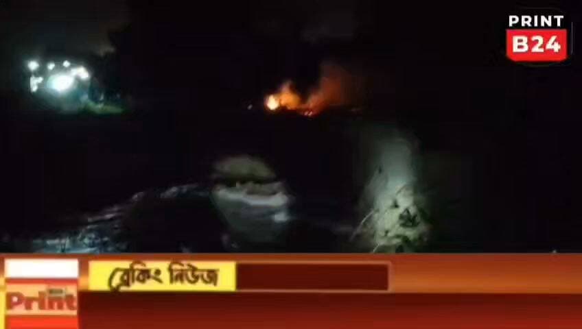 পদ্মার ভয়াবহ ভাঙনে সর্বস্বান্ত মুর্শিদাবাদের রাধাকৃষ্ণপুর, স্থায়ী কংক্রিটের বাঁধের দাবিতে ক্ষোভ।