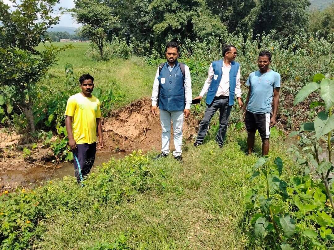 लोहरदगा। नालसा नई दिल्ली एवं झालसा रांची के निर्देश के आलोक में लोहरदगा प्रधान जिला एवं सत्र न्यायाधीश सह डालसा अध्यक्ष श्री राज कमल मिश्रा तथा डालसा सचिव श्री मनोरंजन कुमार के आदेशानुसार 60 दिवसीय मेगा जागरूकता अभियान चलाया गया।