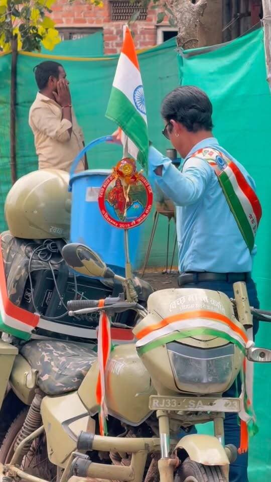 कल खेल में हम हो ना हो गर्दिश में तारे रहेंगे सदा______
स्वच्छ भारत क्रांति 5 दिसंबर 2015 से आज तक।
Narendra Modi