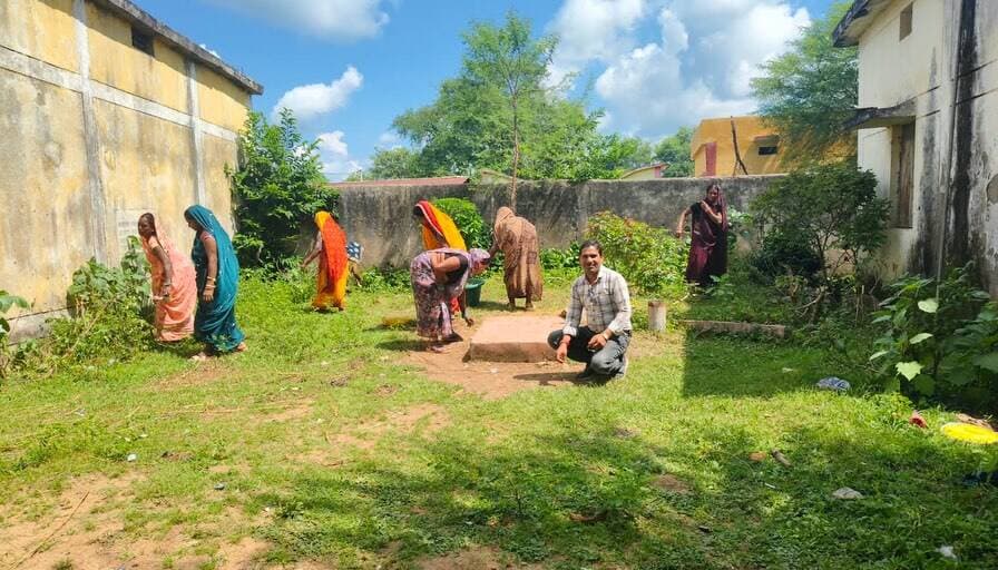 स्वच्छता से संवरता गांव, सेवा का संकल्प
सेवा संकल्प अभियान के तहत ग्राम पंचायत रेहुटाखुर्द में ‘स्वच्छता ही सेवा 2026’ के अंतर्गत ग्रामीणों ने साफ-सफाई एवं श्रमदान कर स्वच्छ और सुंदर गांव का संदेश दिया।
#सेवा_संकल्प_अभियान #स्वच्छता_ही_सेवा #SwachhataHiSeva #JanBhagidari