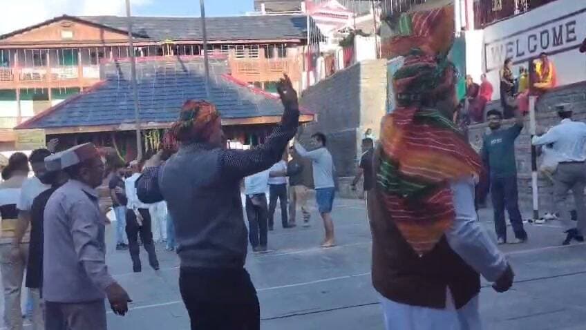 (चम्बा)। ऐतिहासिक छतराड़ी मेले को राज्य स्तरीय दर्जा मिलने के बाद पहली बार मेले का भव्य शुभारंभ किया गया। Ajay Himachal News Adv Surjeet Sharma Bharmouri #chamba #ChambaNews