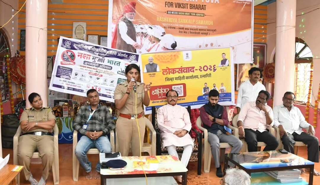 🚨 व्यसनमुक्ती व सायबर जनजागृती 🚨
मा. पोलीस अधीक्षक श्री. नितीन बगाटे (भा.पो.से.) व मा. अपर पोलीस अधीक्षक श्री. बी. बी. महामुनी यांच्या मार्गदर्शनाखाली, गणेशोत्सवाच्या अनुषंगाने रत्नागिरी पोलीस दलातर्फे स्वामी बाळ सत्यधारी महाराज व्यसनमुक्ती सेवा केंद्र, खेडशी, रत्नागिरी येथे “नशामुक्त भारत” व “सायबर जनजागृती” अभियान राबविण्यात आले. यावेळी रत्नागिरी सायबर पोलीस ठाण्याच्या श्रीमती स्मिता सुतार यांनी उपस्थितांना सायबर सुरक्षेबाबत मार्गदर्शन केले.
CMO MAHARASHTRA Devendra Fadnavis Eknath Shinde - एकनाथ शिंदे Sunetra Pawar उदय सामंत Yogesh Ramdas Kadam महाराष्ट्र पोलीस | Maharashtra Police IGP Konkan Range Nitin Bagate IPS #nashamuktabharat #cyberawareness #ratnagiri #ratnagiripolice