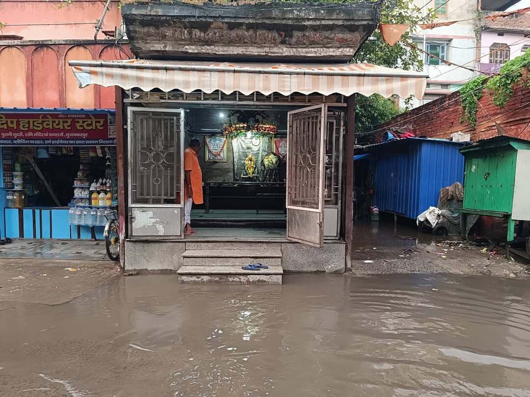 हल्की बारिश मे शहर मे जल जमाव...पुरानी गुदरी रोड, भवानी सिंह मार्ग, बहलखाना, शनि मंदिर