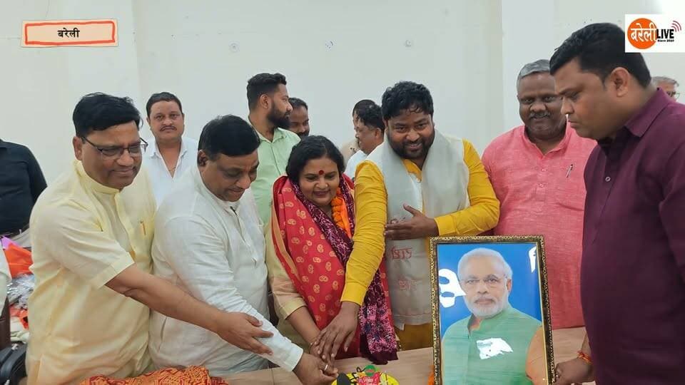डॉ सुषमा गौडियाल जी का एस सी एस टी सफ़ाई कर्मचारी आयोग का सदस्य बन बरेली पहुंचने पर हुआ भव्य स्वागत