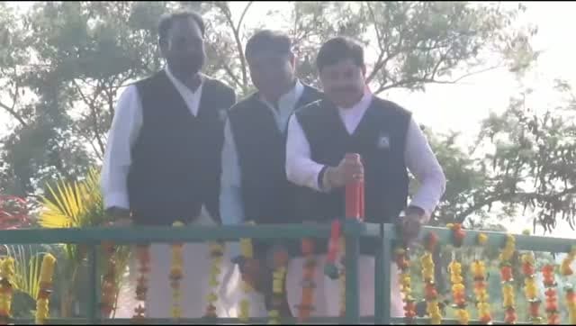 मुख्यमंत्री डॉ. मोहन यादव ने बोत्सवाना से लाई गई मादा चीता "CCB-2" को आज नीमच जिले के गांधीसागर अभयारण्य में विमुक्त किया। "CCB-2" के आगमन के साथ गांधीसागर अभयारण्य में चीतों की संख्या बढ़कर 4 हो गई है, जिसमें 2 नर एवं 2 मादा चीते शामिल हैं।