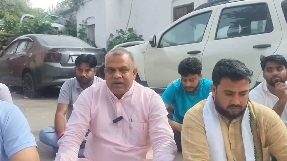 तिजारा के पार्षदों के गायब होने का मामला : कांग्रेस नेता पप्पू सैनी, इमरान खान सहित कांग्रेस कार्यकर्ता पंचकूला के पिंजौर थाने के बाहर धरने पर बैठे!