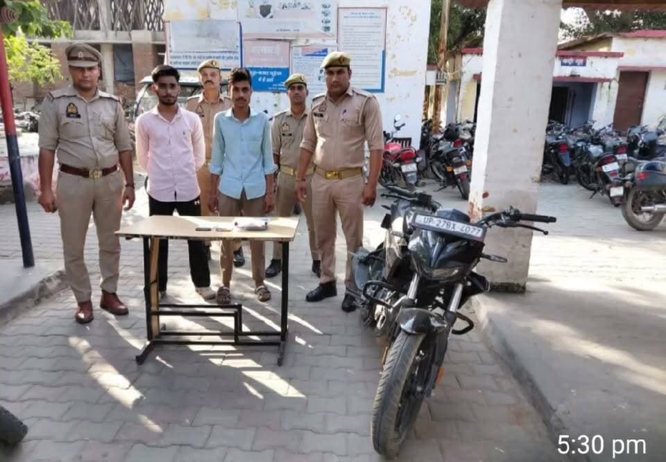थाना सदर बाजार अफीम तस्कर गिरफ्तार कहां के हैं तस्कर और कितनी पकड़ी गई अफीम यह सब जानने के लिए देखें लाइव रिपोर्ट शाहजहांपुर उत्तर प्रदेश