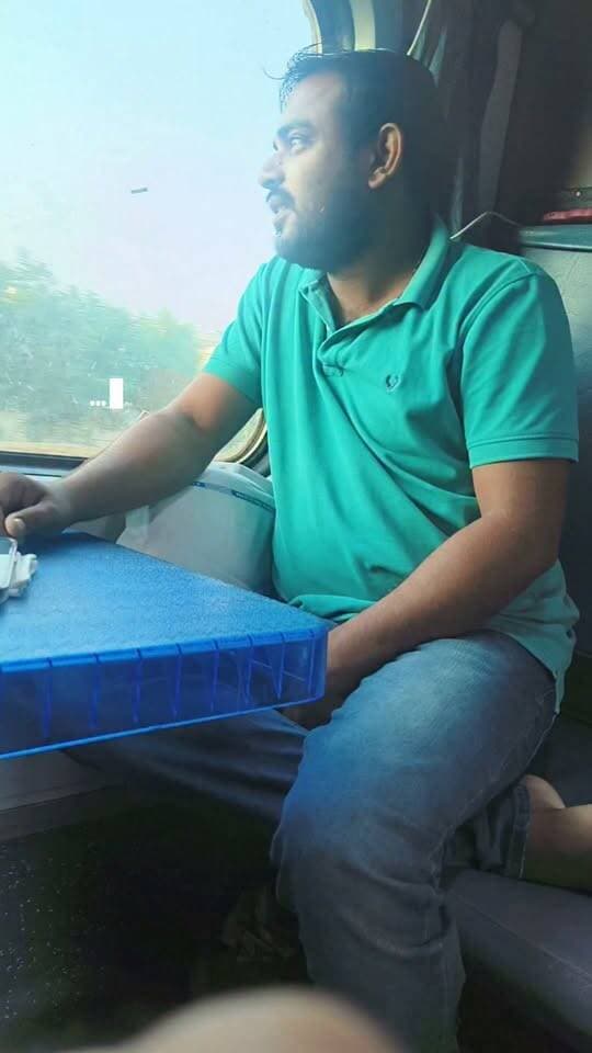 बड़ी गुस्ताख़ है तुम्हारी याद,उसे तमीज सिखा दो
दस्तक भी नहीं देती और दिल में उतर आती है....
