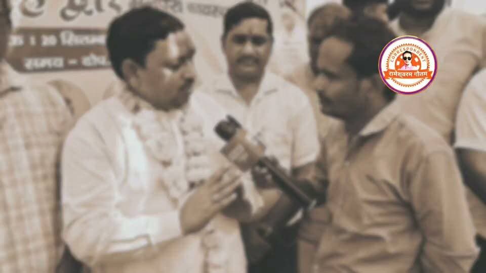 कासगंज-गुंडे माफिया मवाली या तो ऊपर चले गए या तो प्रदेश छोड़कर चले गए-बातचीत के दौरान मीडिया से क्या बोले अमापुर के भाजपा विधायक हरिओम वर्मा देखिए EXCLUSIVE इंटरव्यू मेरे साथ।