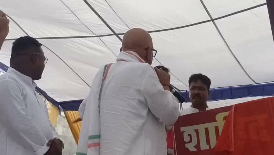 #तिलहर में नौजवान किसान #संविधान_चर्चा के दौरान #कांग्रेस प्रदेश अध्यक्ष #अजय राय।