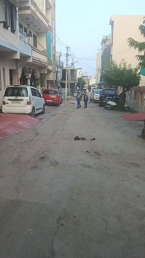 तेजा दशमी के अवकाश के बावजूद चित्तौड़गढ़ में स्कूल गणवेश और बैग के साथ नजर आए दो बच्चे। आखिर छुट्टी के दिन स्कूल ड्रेस में निकलने के पीछे क्या है राज? जानिए उन्हीं बच्चों की जुबानी पूरी कहानी।