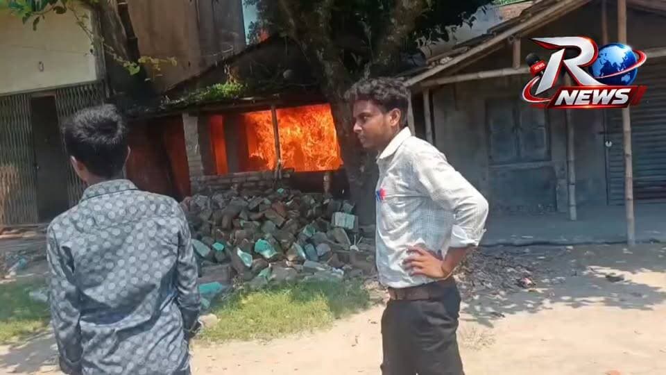 শেখপাড়ায় বিধ্বংসী অগ্নিকাণ্ড,পুড়ে ছাই পাওরুটি ভাটি।
#raninagar #highlight #highlightseveryone #highlightseveryonefollowers #police #shaikhpara