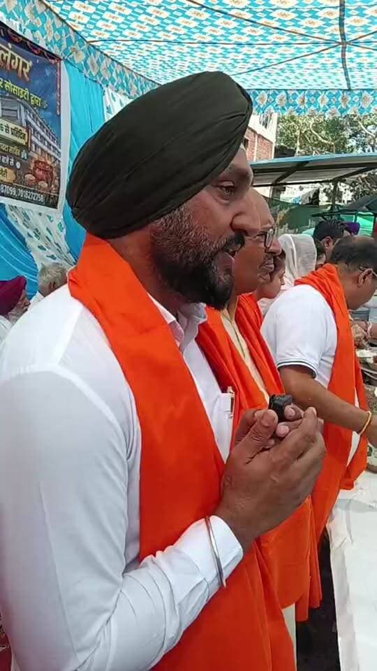श्री पांवटा साहिब वेलफेयर सोसाइटी द्वारा पांवटा साहिब सिविल अस्पताल में गुरु का लंगर सेवा शुरू की है। ये बीमार व तीमारदारों के लिए सौग़ात है। आज समाजसेवी व व्यवसायी गुरदीप सिंह (गैरी) ने सिविल अस्पताल पांवटा साहिब में स्थायी लंगर सेवा का किया शुभारंभ किया। इस मौके पर सोसाइटी के अध्यक्ष गुरदीप सिंह गैरी ने कहा कि हर दिन अभी एक टाइम लंगर सेवा शुरू की हैं।