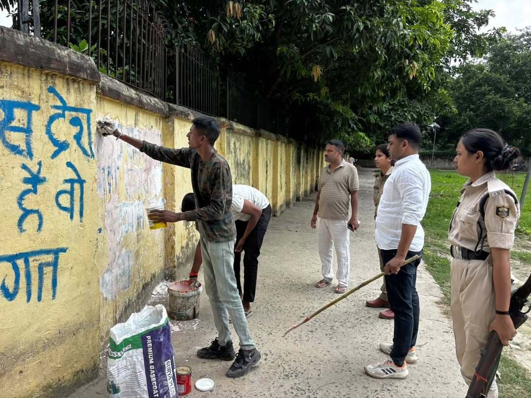 खबर का असर: गांधी संग्रहालय की दीवार पर लिखे आपत्तिजनक शब्द मिटाए गए, एक हिरासत में.....see more