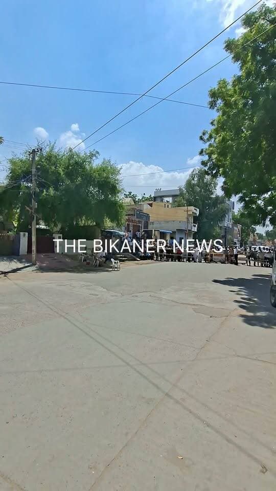 विधायक Jethanand Vyas को देखकर कोंग्रेस समर्थकों ने की नारेबाजी... Dr B D Kalla
The Bikaner News को फॉलो करें