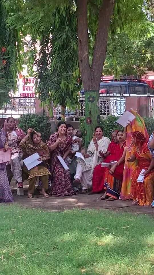 भाजपा पार्षद पहुचे वोट करने