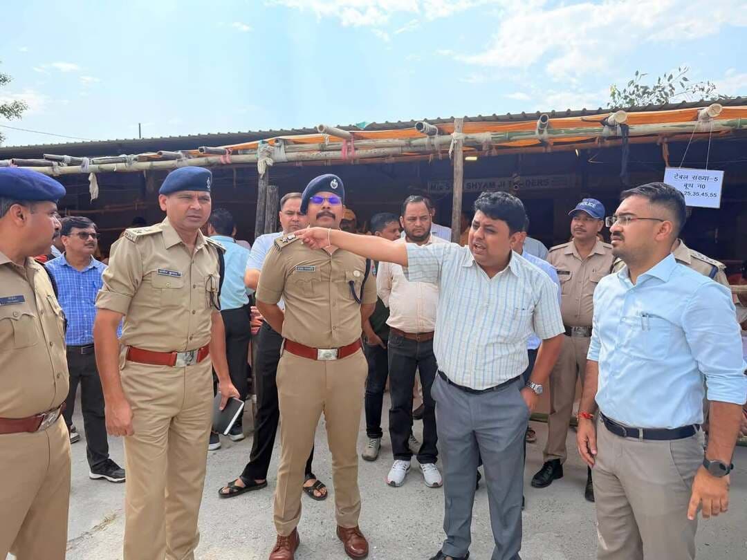 *मतदान से पहले किच्छा पहुंचे डीएम-एसएसपी, तैयारियों का लिया जायजा*
*स्ट्रांग रूम का निरीक्षण कर दिए दिशा निर्देश*
#BJP #Uttarakhand #Kumaun Range Uttarakhand Police #Pushkar Singh Dhami Vikas Sharma Udham Singh Nagar Police Uttarakhand Shailendra Kumar Vijay Tomar BJP Kichha khabar धमाका
RUDRAPUR CITY Udham Singh Nagar Police Uttarakhand