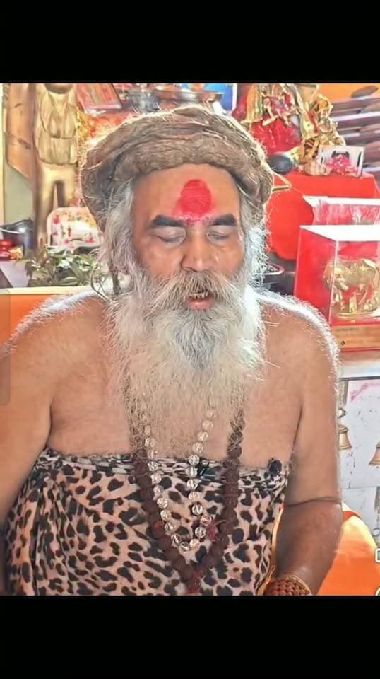 कथाकार धीरेंद्र शास्त्री ने हवन-यज्ञ के विश्वव्यापी अभियान में ऑनलाइन आहुति डाली.....
यज्ञ पुत्र व त्रिपुरा पीठाधीश्वर श्री हरिओम जी महाराज ने कहा साधुवाद अन्य भी प्रेरणा लेकर डालें आहुति