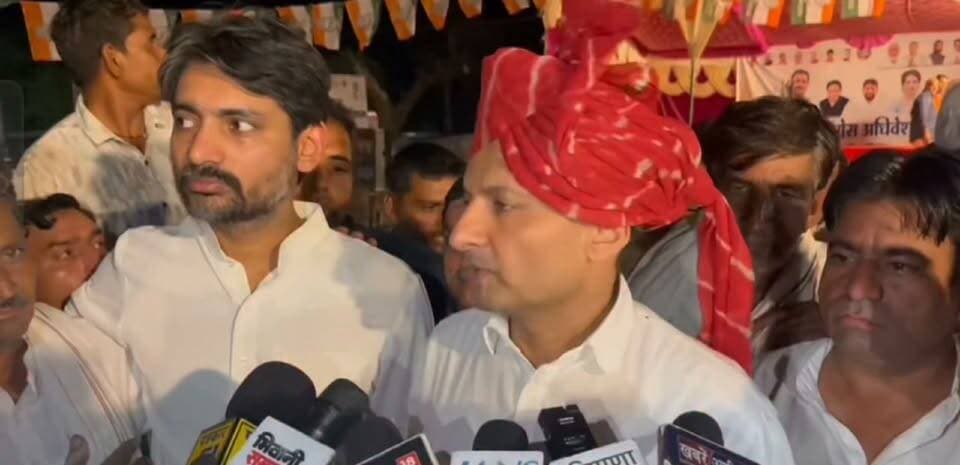 अंतर्राष्ट्रीय बॉक्सिंग रिंग/स्टेडियम अहमदाबाद में प्रस्तावित क्यों, भिवानी में बनना चाहिए :सांसद दीपेंद्र हुड्डा
बवानीखेड़ा हल्का कांग्रेस सम्मेलन में पहुंचे दीपेंद्र हुड्डा ने केंद्र व प्रदेश सरकार को घेरा....