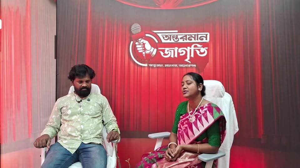 রবীন্দ্র সংগীত জগৎ এ আলোর কন্ঠে সু মধুর গানে ও আড্ডায় ।
#Live