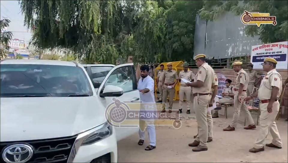पोकरण नगर पालिका चुनाव
पोकरण के दोनों निर्दलीय पार्षद पहुंचे नगर पालिका, अध्यक्ष पद पर मतदान करने पहुँचे निर्दलीय पार्षद
निर्दलीय पार्षद श्री वल्लभ, भंवर नागौरा
कांग्रेस पार्षद, गोविन्द सोलंकी, मुकेश माली, सवाई सिंह, और लक्ष्मण राम पहुँचे मतदान करने