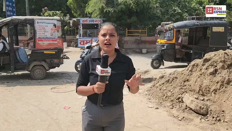 गधों में तब्दील लाहोरिया चौक की सड़क लोगों की बढ़ी परेशानी लाहोरिया चौक की बदहाल तस्वीर सड़क पर बने गड्ढे दे रहे हादसों को न्योता!