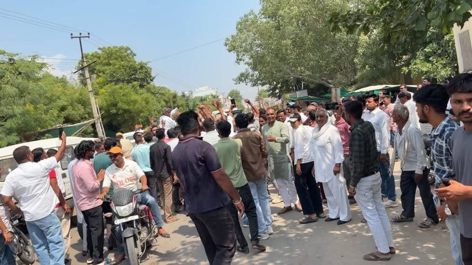 🔴 BREAKING | परबतसर चेयरमैन चुनाव का रिजल्ट जारी
🏆 बीजेपी के श्री भगवान बंग विजयी!
परबतसर नगर पालिका चेयरमैन चुनाव में भाजपा प्रत्याशी श्री भगवान बंग ने जीत दर्ज की।
रिजल्ट सामने आते ही भाजपा समर्थकों में खुशी की लहर, जश्न का माहौल!