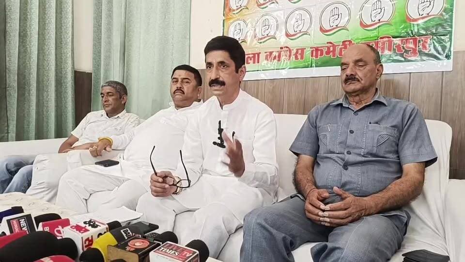 जिला कांग्रेस कमेटी के अध्यक्ष सुमन भारती शर्मा ने जयराम ठाकुर, राजेंद्र राणा व आशीष शर्मा पर किया जवाबी हमला