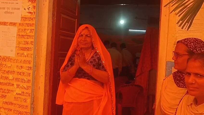विनोद रतन पटेल बांदीकुई चेयरपर्सन नगर पालिका बांदीकुई विजय ✊💐💐
23 कांग्रेस बीजेपी 17
बांदीकुई नगर पालिका में एक बार फिर से कांग्रेस का बोर्ड