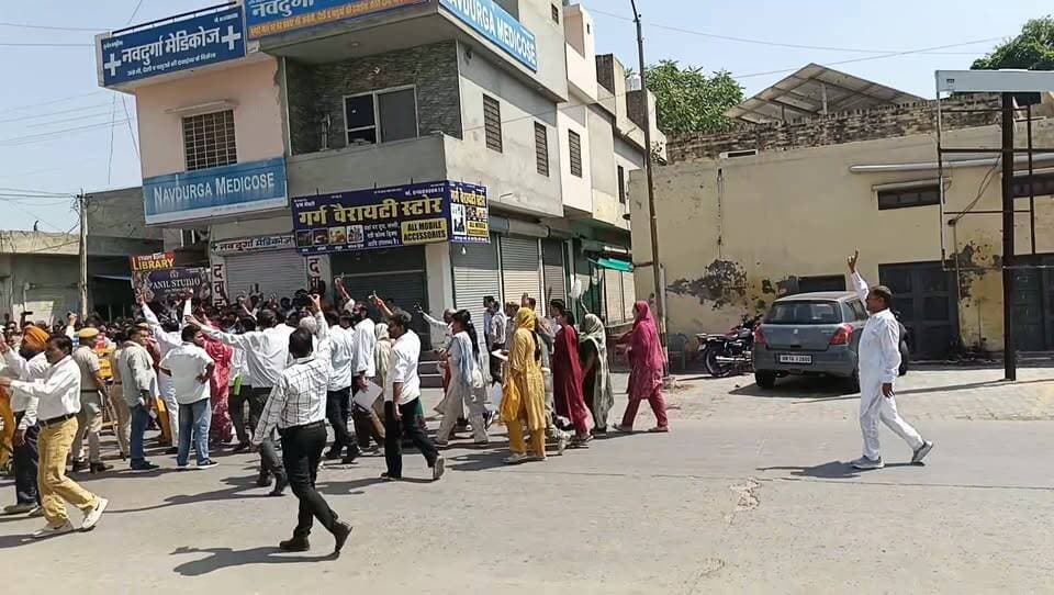 #संगरिया विधायक Abhimanyu Poonia के नेतृत्व में Sanjeev Kumar Soni की धर्मपत्नी श्रीमती सुमन सोनी के साथ 24 लोगों ने मतदान किया 💐