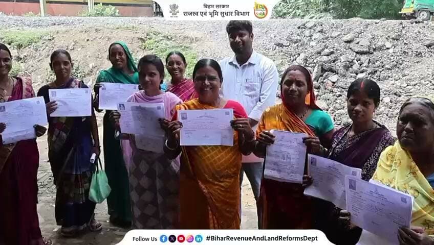 अभियान बसेरा के तहत वासभूमि के लिए पात्र भूमिहीन परिवार अपने संबंधित अंचल कार्यालय में ही आवेदन जमा करें। अनावश्यक यात्रा से बचें और किसी के बहकावे में न आए।