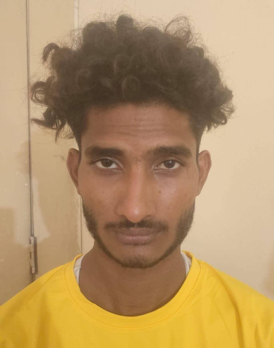 *बाईक चोरी करने के मामले में 02 आरोपी गिरफ्तार।*
*कब्जा से चोरी हुई 01 बाईक बरामद।*
`गुरुग्राम: 21 सितंबर 2026`
▪️ दिनांक 15.09.2026 को एक व्यक्ति ने थाना शहर सोहना, गुरुग्राम में एक शिकायत दिनांक 15.09.2026 को बालुदा रोड सोहना से इसकी बाईक किसी अज्ञात व्यक्ति द्वारा चोरी करने के संबंध में दी। प्राप्त शिकायत पर थाना शहर सोहना, गुरुग्राम में संबंधित धाराओं के तहत अभियोग अंकित किया गया।
▪️ अपराध शाखा फरुखनगर, गुरुग्राम की पुलिस टीम ने उपरोक्त अभियोग में कार्यवाही करते हुए 02 आरोपियों को दिनांक 20.09.2026 को नया बाईपास रोड नूंह से गिरफ्तार किया। आरोपियों की पहचान *आरिफ (उम्र-24 वर्ष) व शोएब (उम्र-24 वर्ष) दोनों निवासी गांव खेडला जिला नूंह, हरियाणा* के रूप में हुई है।
▪️पुलिस टीम द्वारा आरोपियों के *कब्जा से चोरी हुई 01 बाईक भी बरामद की गई है।*
▪️अभियोग में नियमानुसार आगामी कार्यवाही की जा रही है। अभियोग का अनुसंधान जारी है।