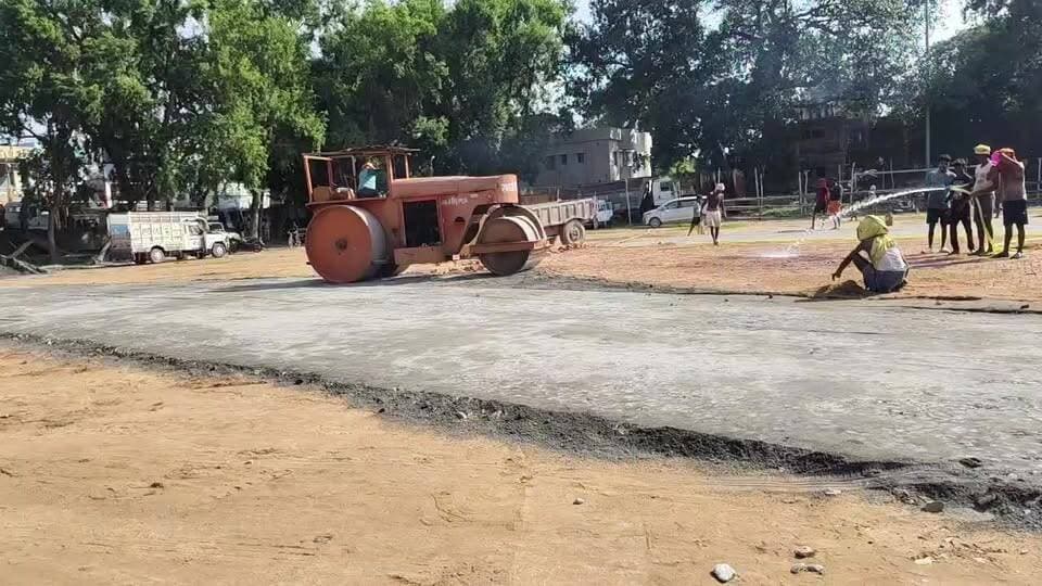 आरा के जगदीशपुर में मुख्यमंत्री सम्राट चौधरी के 23 सितंबर को प्रस्तावित कार्यक्रम को लेकर खेल मैदान में दो हेलीपैड का निर्माण कराया जा रहा है। साथ ही, अप्रोच पथ का भी निर्माण कार्य चल रहा है, जिसे अंतिम रूप दिया जा रहा है।