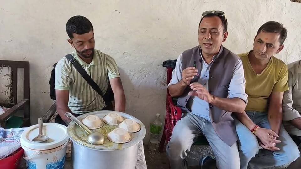 25 वर्षों से अधिक समय से बाबा शिव शक्ति के प्रांगण स्वादिष्ट चने बेच रहा जग्गी।
हर कोई कायल हैं इनके स्वादिष्ट छोले का