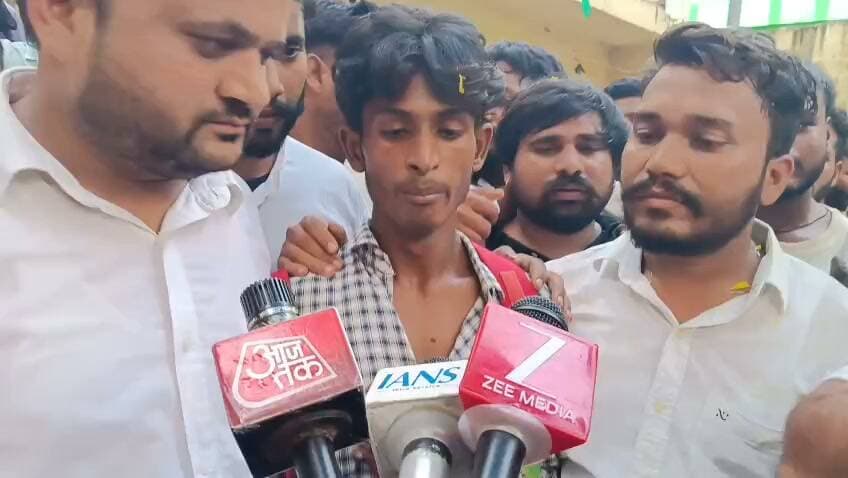 #अलीगढ़ में वाल्मीकि टिप्पणी पर उबाल, शिशिया पांडे में दलित महापंचायत; रोहतक से पहुंचे इन्फ्लुएंसर ने दी आंदोलन की चेतावनी
