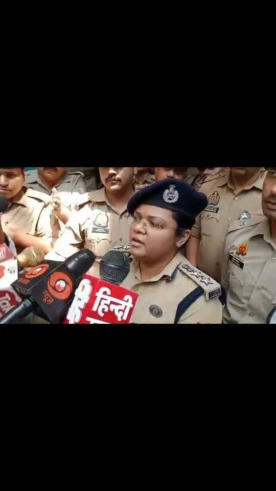 लखीमपुर :चिल्ड्रन' एकेडमी में हुए गोलीकांड की एसपी ने दी जानकारी जानकारी।
@highlight Raju Jaiswal