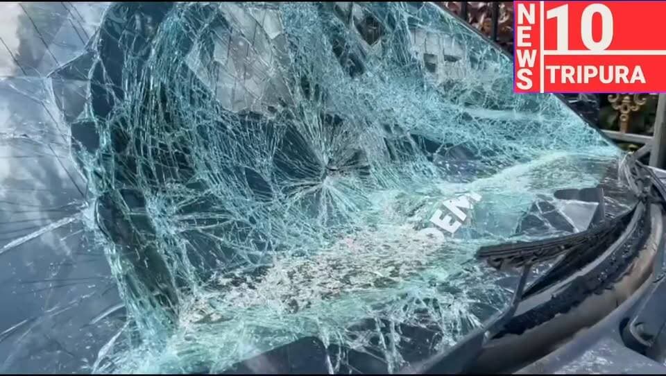 বিশ্বকর্মা পুজোর রাতে উদয়পুর জুয়ালী খামার এলাকায় টোটন দাসের বাড়িতে অতর্কিত হামলা চালায় একদল দুষ্কৃতী এবং তার বাড়িতে আসা এক আত্মীয়ের গাড়িতে হামলা চালিয়ে গাড়িটি ভেঙে চুরমার করে দেয়।এই নিয়ে থানায় মামলা করেছে বাড়ির মালিক।