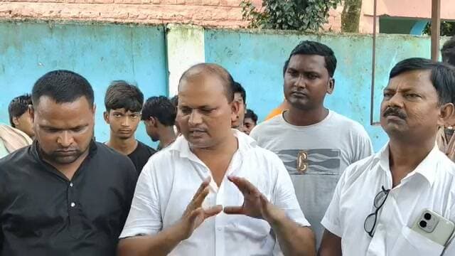 फारबिसगंज में मांस फैक्ट्री को लेकर गरमाया मुद्दा, सुनील मंडल ने की बंद कराने की मांग
#Arvind_biswas