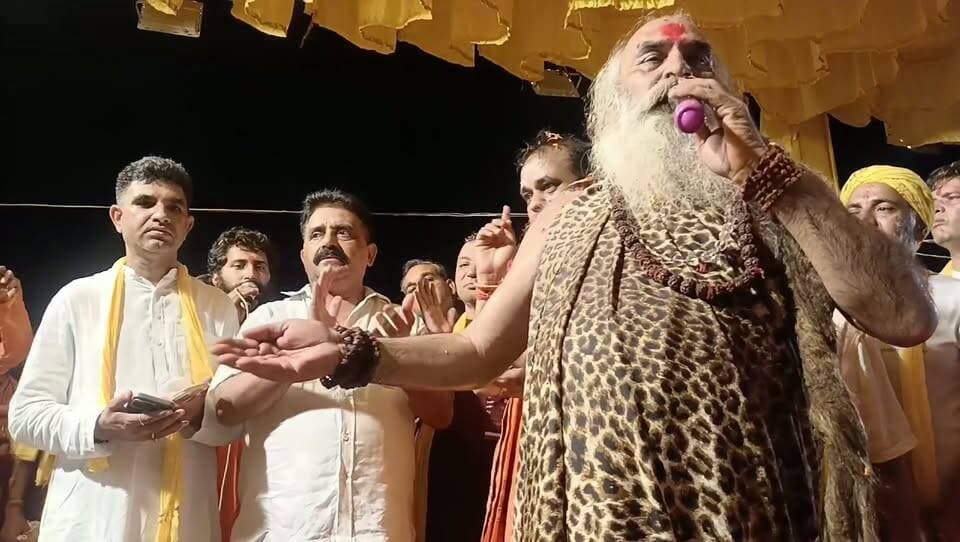 जींद से विदाई के भावुक पल :
यज्ञ पुत्र : रही जिंदगी तो मिलेंगे दोबारा,मिलन आज तक था हमारा तुम्हारा...