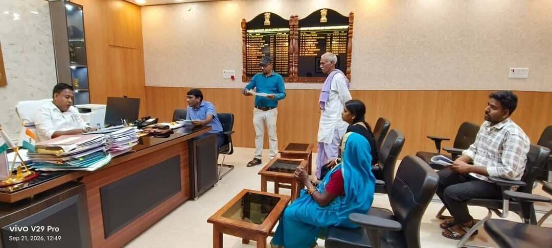 *'सबका सम्मान, जीवन आसान' कार्यक्रम में डीएम ने सुनीं जन समस्याएं, आवेदनों के त्वरित निष्पादन के दिए निर्देश*
*****************************
आज दिनांक 21 सितंबर 2026 को श्री शेखर आनंद, जिला पदाधिकारी शेखपुरा की अध्यक्षता में अपने कार्यालय प्रकोष्ठ में 'सबका सम्मान, जीवन आसान' कार्यक्रम का आयोजन किया गया।
Information & Public Relations Department, Government of Bihar
District Administration Sheikhpura
#samratchoudhary
#CMSamrat